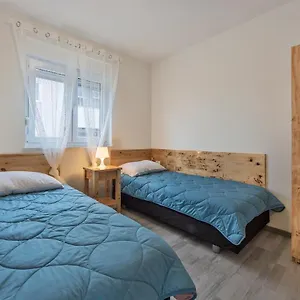 2 Bedroom Peroj Apartman